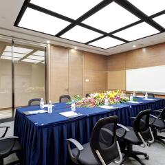 Отель Holiday Inn Express Chengdu West Gate