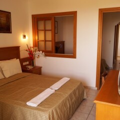 Ocean Heights View Hotel сейф в номере