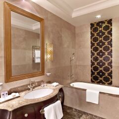 Гостиница The St. Regis Moscow Nikolskaya ванная фото 2