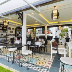 Отель Riverside Impression Homestay Villa гостиничный бар