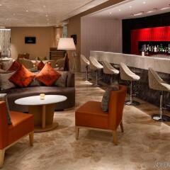 The Leela Ambience Convention Hotel, Delhi гостиничный бар