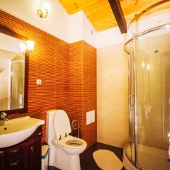 Гостиница Jaunty Riders Hostel в Красной Поляне 1 отзыв об отеле, цены и фото номеров - забронировать гостиницу Jaunty Riders Hostel онлайн Красная Поляна ванная
