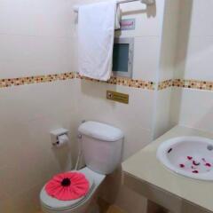Отель Thana Patong Guesthouse ванная
