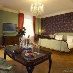 Отель Heliopark Bad Hotel Zum Hirsch Германия, Баден-Баден - 3 отзыва об отеле, цены и фото номеров - забронировать отель Heliopark Bad Hotel Zum Hirsch онлайн комната для гостей фото 4
