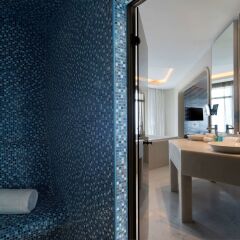 V Hotel Dubai, Curio Collection by Hilton ванная