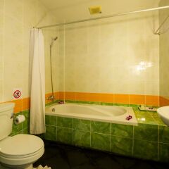 Отель JR Siam Kata Resort ванная фото 2
