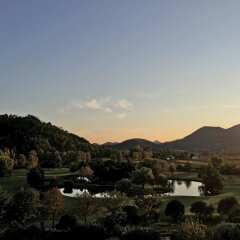 Отель Radisson Blu Resort, Terme di Galzignano Италия, Региональный парк Colli Euganei - 1 отзыв об отеле, цены и фото номеров - забронировать отель Radisson Blu Resort, Terme di Galzignano онлайн балкон