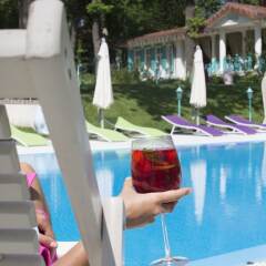 Гостиница Nasha Dacha Country Estate бассейн