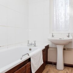 Отель Central 1 Bedroom Near Shakespeares Globe Великобритания, Лондон - отзывы, цены и фото номеров - забронировать отель Central 1 Bedroom Near Shakespeares Globe онлайн ванная