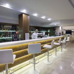 Отель MS Aguamarina Suites гостиничный бар