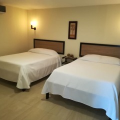 Отель Brisas 10 Beachside Suites комната для гостей