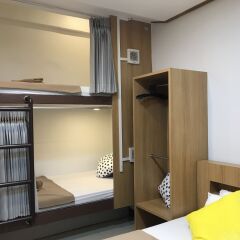 Express Hostel Бангкок сейф в номере