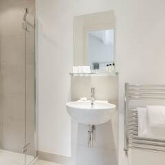 Отель onefinestay - Hampstead private homes ванная