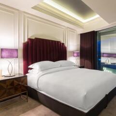 DoubleTree by Hilton Hotel Izmir Airport Турция, Измир - отзывы, цены и фото номеров - забронировать отель DoubleTree by Hilton Hotel Izmir Airport онлайн комната для гостей фото 3