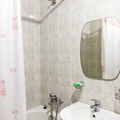 Гостиница Уютный дворик (Адлер) в Адлере - забронировать гостиницу Уютный дворик (Адлер), цены и фото номеров ванная фото 2