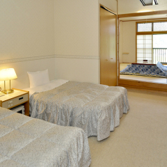 Отель Miyagawa Onsen Hida Manga Okoku Такаяма комната для гостей