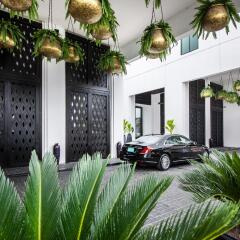 Mövenpick Hotel Sukhumvit 15 Bangkok парковка