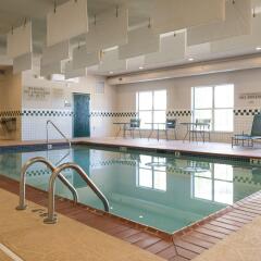 Отель Country Inn & Suites Effingham бассейн
