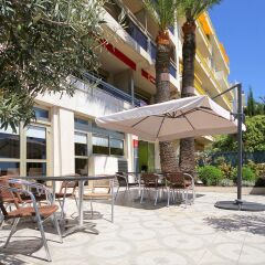 Отель Aparthotel Adagio Nice Promenade des Anglais бассейн