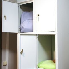 Lucky People Hostel сейф в номере