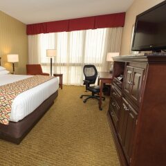 Отель Drury Inn & Suites Columbus Convention Center удобства в номере