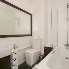 Отель 1 Bedroom Apartment on Ladbroke Grove Великобритания, Лондон - отзывы, цены и фото номеров - забронировать отель 1 Bedroom Apartment on Ladbroke Grove онлайн ванная