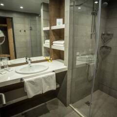 Отель Rila Hotel Borovets Болгария, Боровец - 2 отзыва об отеле, цены и фото номеров - забронировать отель Rila Hotel Borovets онлайн ванная фото 2