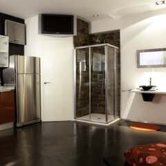 Отель Face To Face House в номере