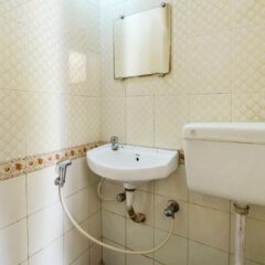 1 BR Guest house in Calangute - North Goa, by GuestHouser (21DA) in North Goa, India from 30$, photos, reviews - zenhotels.com bathroom