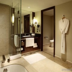 Holiday Inn Macao Cotai Central in Macau, Macau from 1239$, photos, reviews - zenhotels.com bathroom