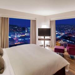 Renaissance Zurich Tower Hotel комната для гостей фото 3