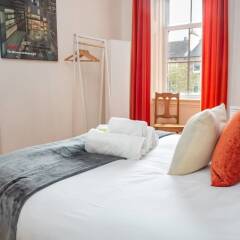 Отель Charming 2-bedroom apt in the Heart of West End Глазго комната для гостей фото 2