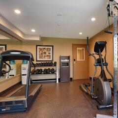Отель Best Western Maple Ridge Hotel Канада, Мэйпл-Ридж - отзывы, цены и фото номеров - забронировать отель Best Western Maple Ridge Hotel онлайн фитнесс-зал