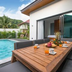 Отель Luxury 3 Bedroom Villa CoCo балкон