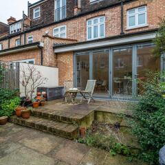 Отель Modern Richmond Home near the River Thames фото 2