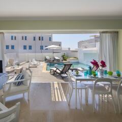 Отель Protaras Villa Paros гостиничный бар