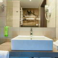 Q Hotel Plus Wroclaw ванная