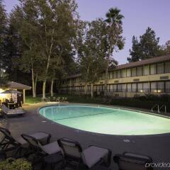 Отель Best Western Valencia Inn США, Санта-Кларита - отзывы, цены и фото номеров - забронировать отель Best Western Valencia Inn онлайн бассейн