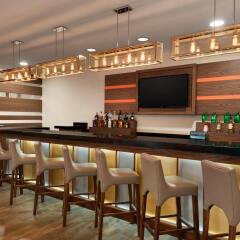 Отель Wyndham Garden Guadalajara Acueducto гостиничный бар