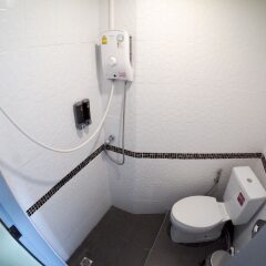 Отель Bed De Bell Hostel Таиланд, Бангкок - отзывы, цены и фото номеров - забронировать отель Bed De Bell Hostel онлайн ванная фото 2