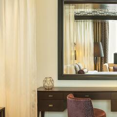 Отель Sheraton Grand Hotel, Dubai ОАЭ, Дубай - 1 отзыв об отеле, цены и фото номеров - забронировать отель Sheraton Grand Hotel, Dubai онлайн удобства в номере фото 2