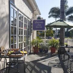 Отель Lavender Inn by the Sea