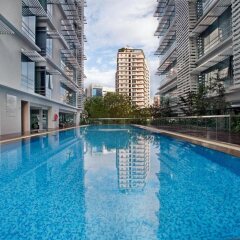 Отель PARKROYAL Serviced Suites Kuala Lumpur Малайзия, Куала-Лумпур - 1 отзыв об отеле, цены и фото номеров - забронировать отель PARKROYAL Serviced Suites Kuala Lumpur онлайн бассейн фото 2