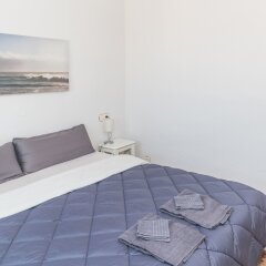 Отель Beachfront 4BR Big groups or 2 families Испания, Фуэнхирола - отзывы, цены и фото номеров - забронировать отель Beachfront 4BR Big groups or 2 families онлайн комната для гостей фото 2