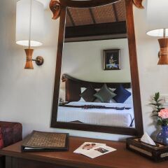 Отель Nora Beach Resort & Spa сейф в номере