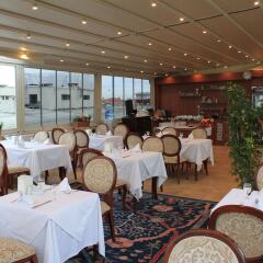 Aruna Hotel