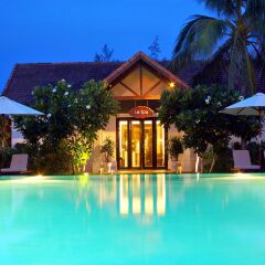 Отель Boutique Hoi An Resort бассейн