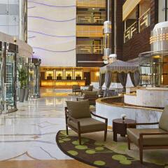 Отель DoubleTree by Hilton Hotel and Residences Dubai Al Barsha ОАЭ, Дубай - 1 отзыв об отеле, цены и фото номеров - забронировать отель DoubleTree by Hilton Hotel and Residences Dubai Al Barsha онлайн интерьер отеля