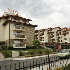 Отель Relax Holiday Complex & Spa парковка