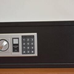 Expat Hotel Patong Center сейф в номере